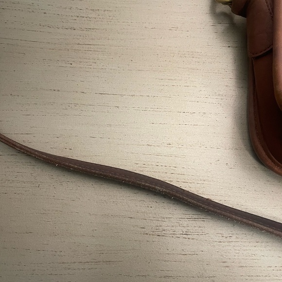 Vintage Coach Pocket Purse
Creed No M4C-9755 (1994). Made in the USA
10x6x2.5 - Picture 10 of 10